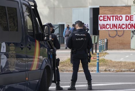 La Justicia condena al Govern por discriminar a policías y guardias civiles en la vacunación