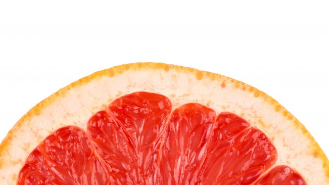 Por qué el pomelo hace adelgazar solo con comerlo (y cuánto hay que tomar al día)