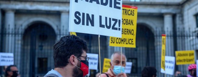 Facua censura que Sánchez haya incumplido su promesa sobre el precio de la luz: un 21% más cara que en 2018