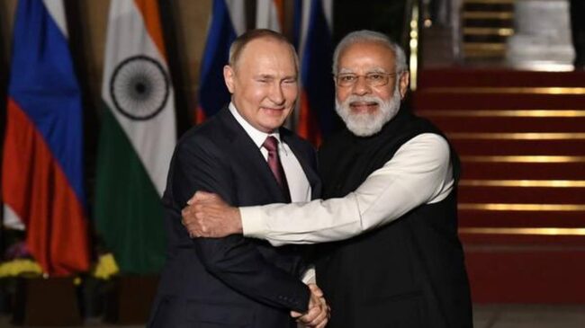 Rusia e India firman acuerdos para robustecer sus alianzas en defensa