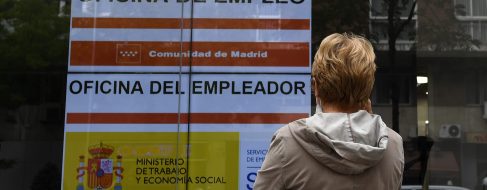 Aumentan los hogares con todos los miembros activos en paro: 1.055.300