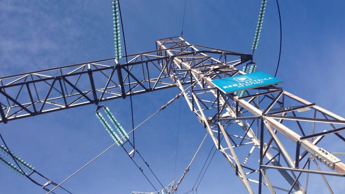 Los peajes de transporte y distribución de luz bajarán un 4,6% de media en 2022