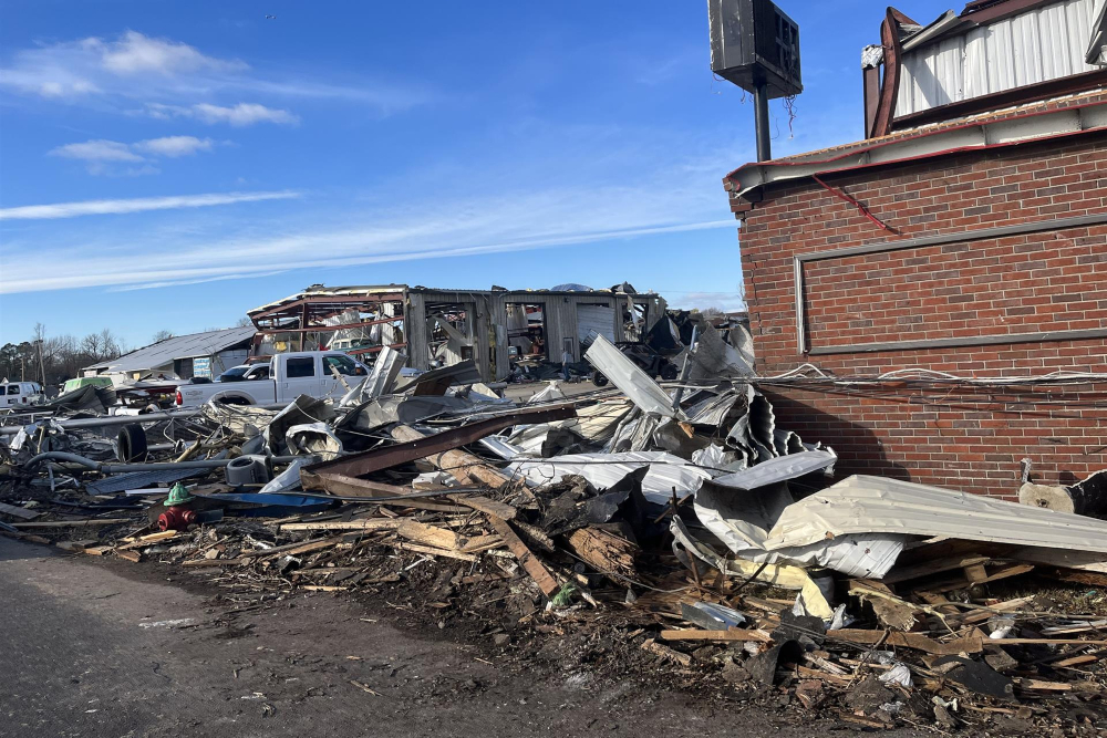El gobernador de Kentucky cifra en «más de cien» los muertos por la oleada de tornados