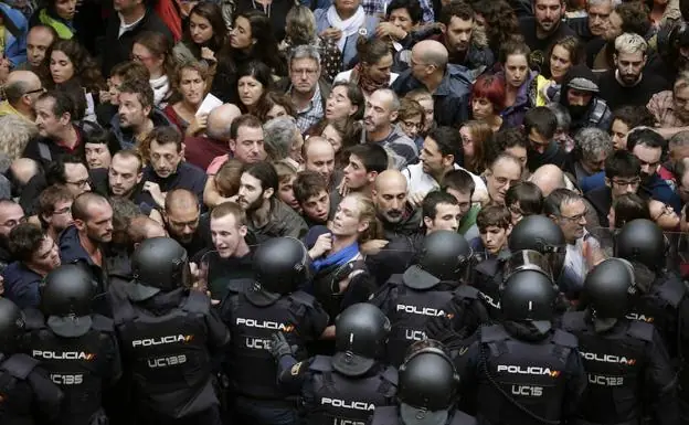Los antidisturbios que aún resisten: «Sin pelotas de goma, las calles arderán en seis meses»