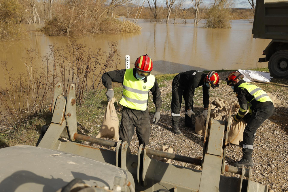 El Gobierno de Aragón sopesa desalojar municipios por la «descomunal» crecida del río Ebro
