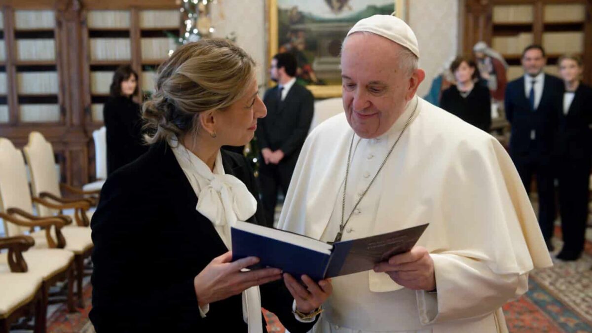 Las redes critican a Yolanda Díaz por su «hipócrita» visita al papa Francisco