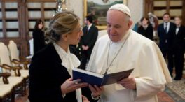 Las redes critican a Yolanda Díaz por su "hipócrita" visita al papa Francisco