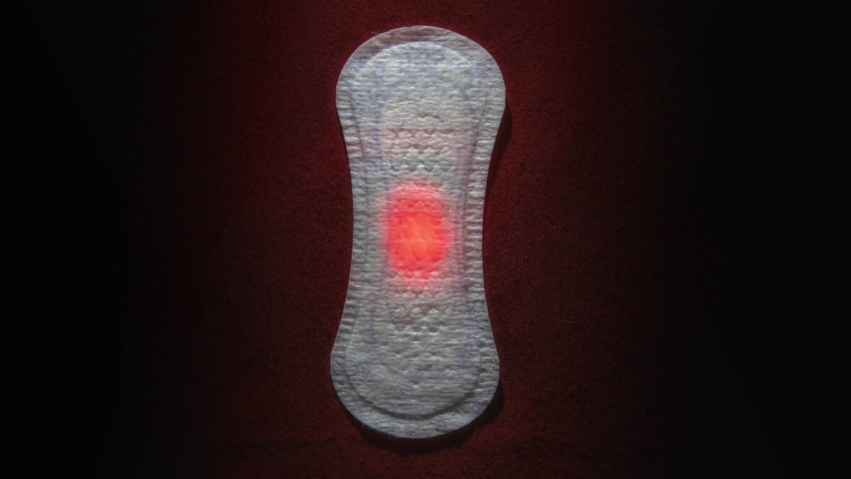 Nuevos datos confirman leves cambios en la menstruación tras la vacuna contra la covid