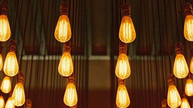 El precio de la luz corta este sábado su tendencia a la baja y repunta un 6,3%