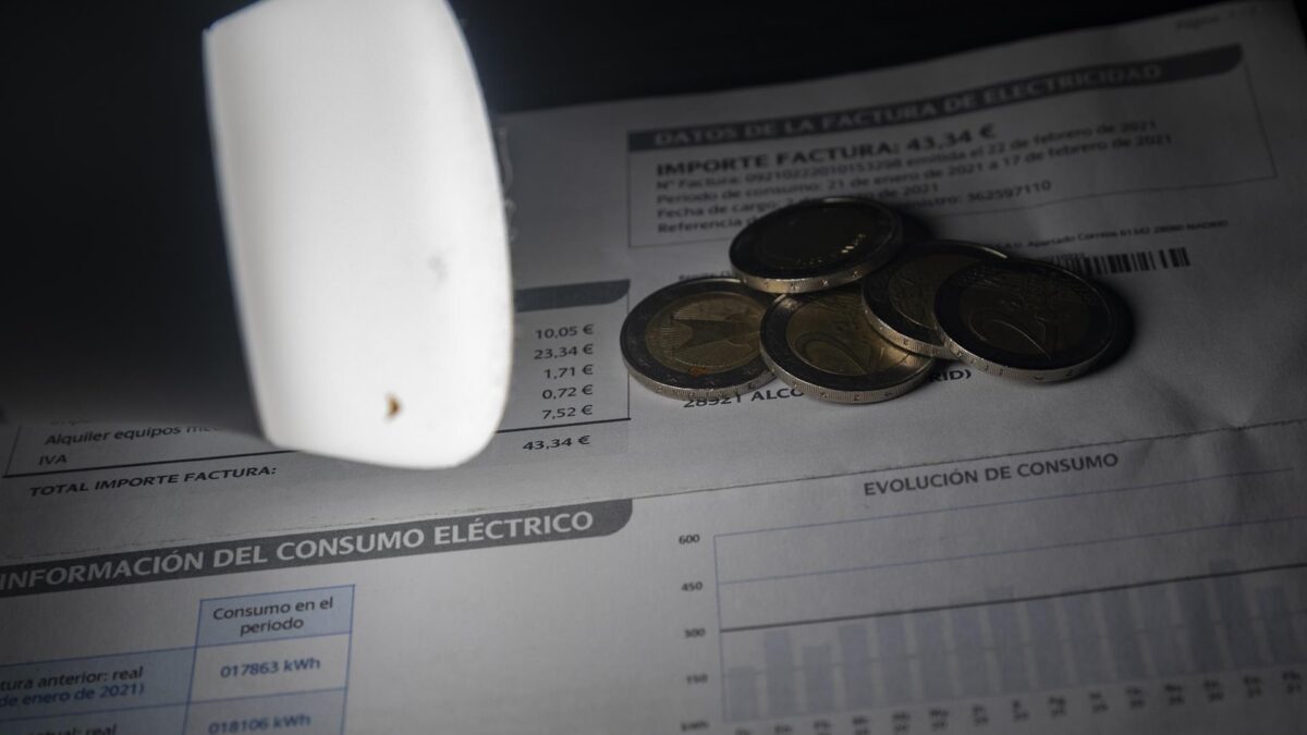 El precio de la luz se sitúa este domingo en 136,97 euros, un 11,69% más