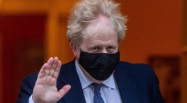 Boris Johnson baraja reducir a cinco días el confinamiento para positivos asintomáticos
