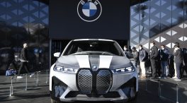 BMW presenta un prototipo de vehículo que cambia de color