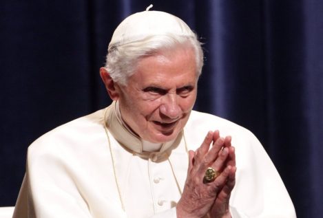 Benedicto XVI expresa «vergüenza» por los abusos tras un informe que le acusa de inacción