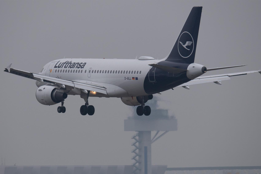 La aerolínea alemana Lufthansa cambia el horario de los vuelos a Kiev por la «tensión política»