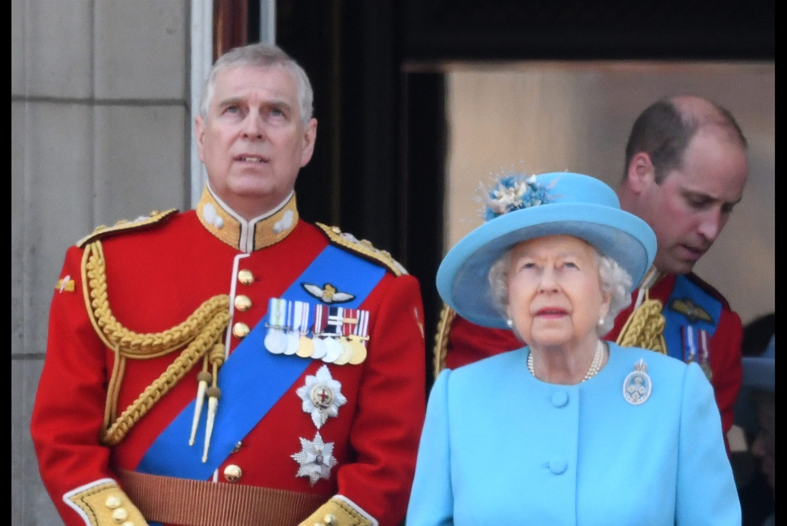 Isabel II despoja al príncipe Andrés de sus honores por su acusación de abuso sexual