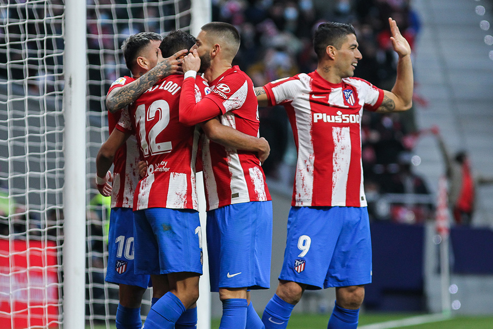 El Atlético de Madrid derrota al Rayo Vallecano y vuelve a puestos ‘Champions’