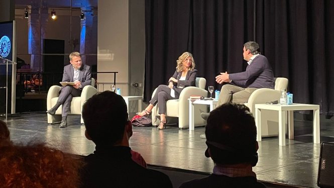 Yolanda Díaz, abucheada durante un encuentro con Thomas Piketty