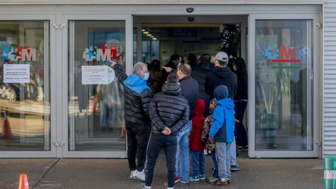 La variante ómicron triplica las bajas laborales por covid en diciembre