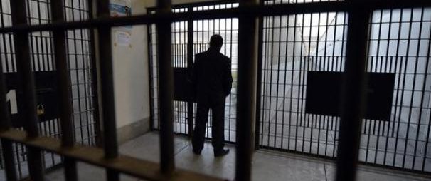 El preso por el que expedientaron a los tres funcionarios de Villena degolló a otro trabajador