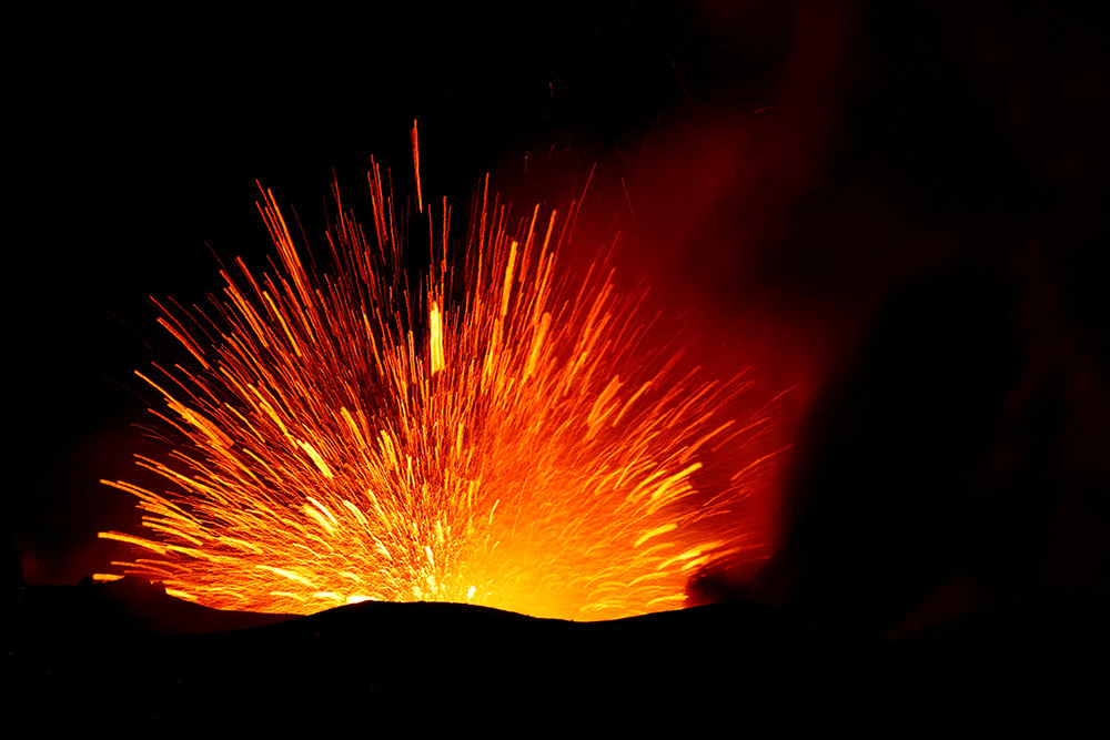 El volcán de La Palma ha emitido tanto material como los seis que le precedieron