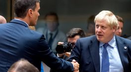 Sánchez habla con Johnson en plena polémica por el futuro del líder británico