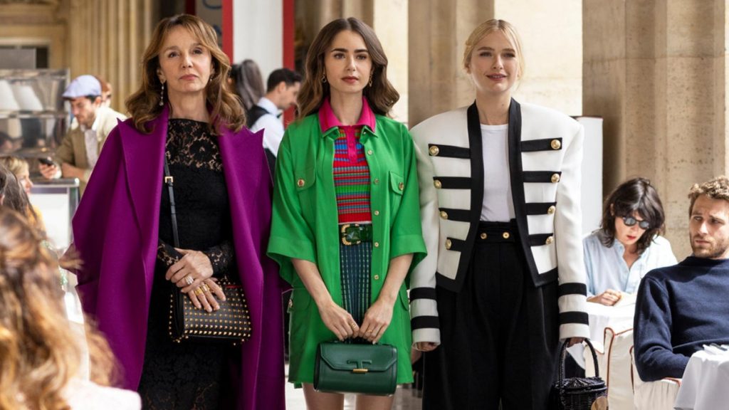 La serie 'Emily in Paris' destaca por la elección de su vestuario (Netflix)