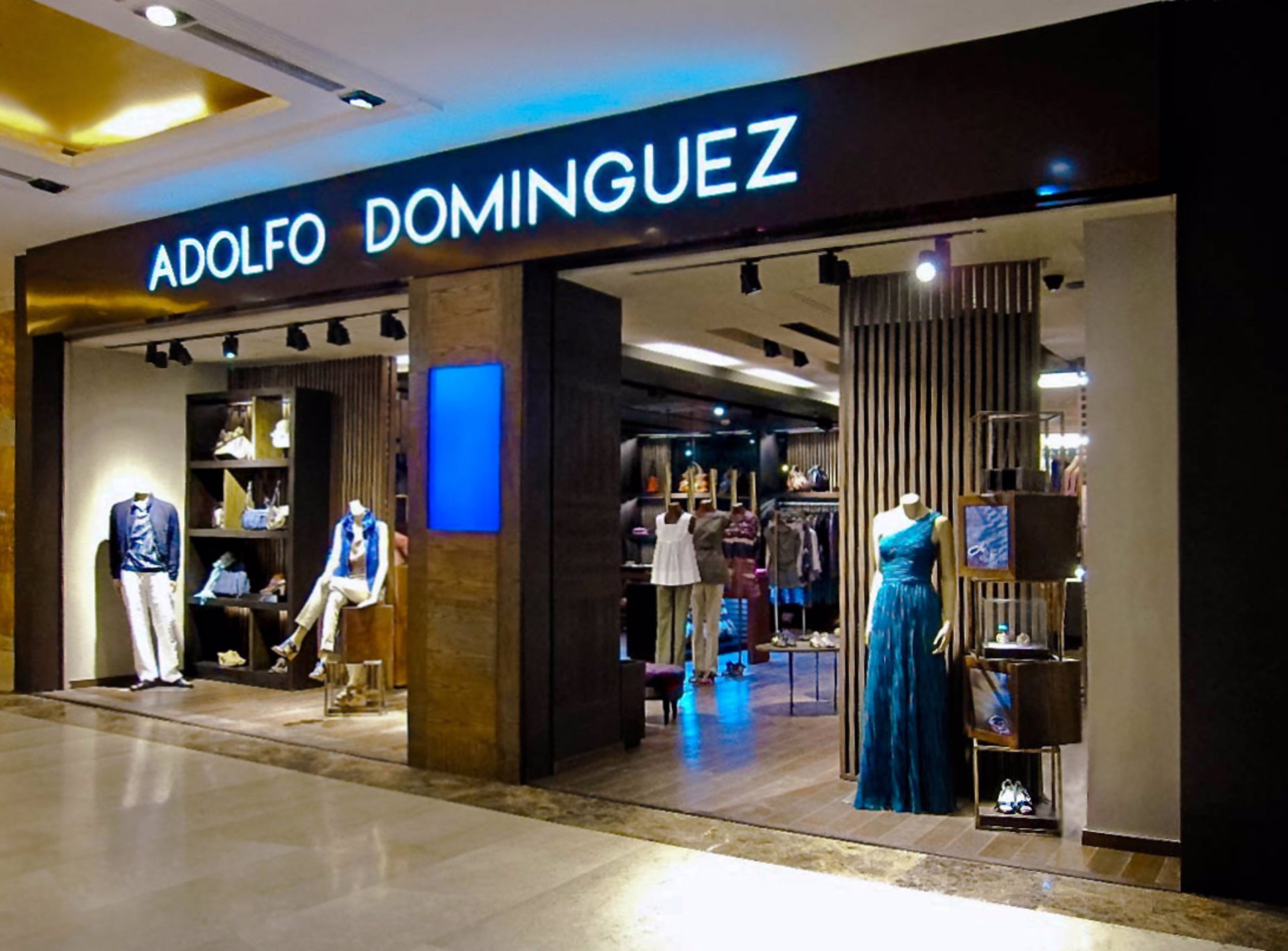 Adolfo Domínguez reduce un 27,6% sus pérdidas entre marzo y noviembre y aumenta un 49% sus ventas