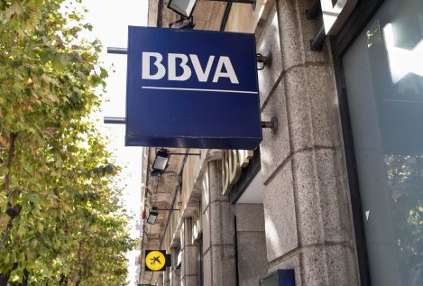 BBVA busca 350 trabajadores con un sueldo un 74% inferior a la media salarial del banco