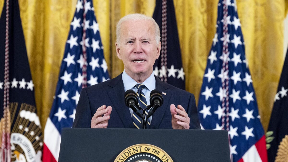 Biden promete a Ucrania que EEUU «responderá con decisión» si Rusia la invade