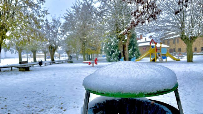Frío, olas, nieve y viento activan avisos en 15 provincias en un Día de Reyes con temperaturas significativamente bajas
