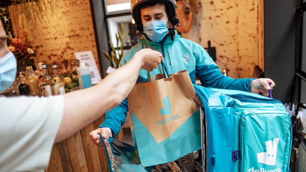 Deliveroo superó los 300 millones de pedidos en 2021 y elevó un 67% el valor de sus operaciones