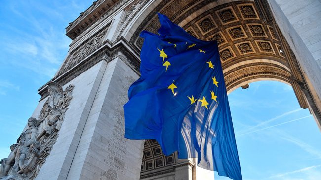 Francia asume la presidencia de la UE con ambición y polémica