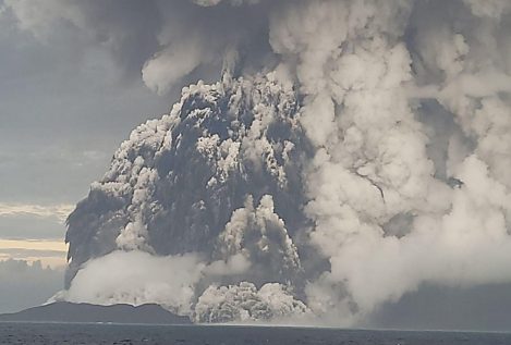 Por qué la erupción volcánica en Tonga ha sido tan violenta (y qué podría ocurrir ahora)