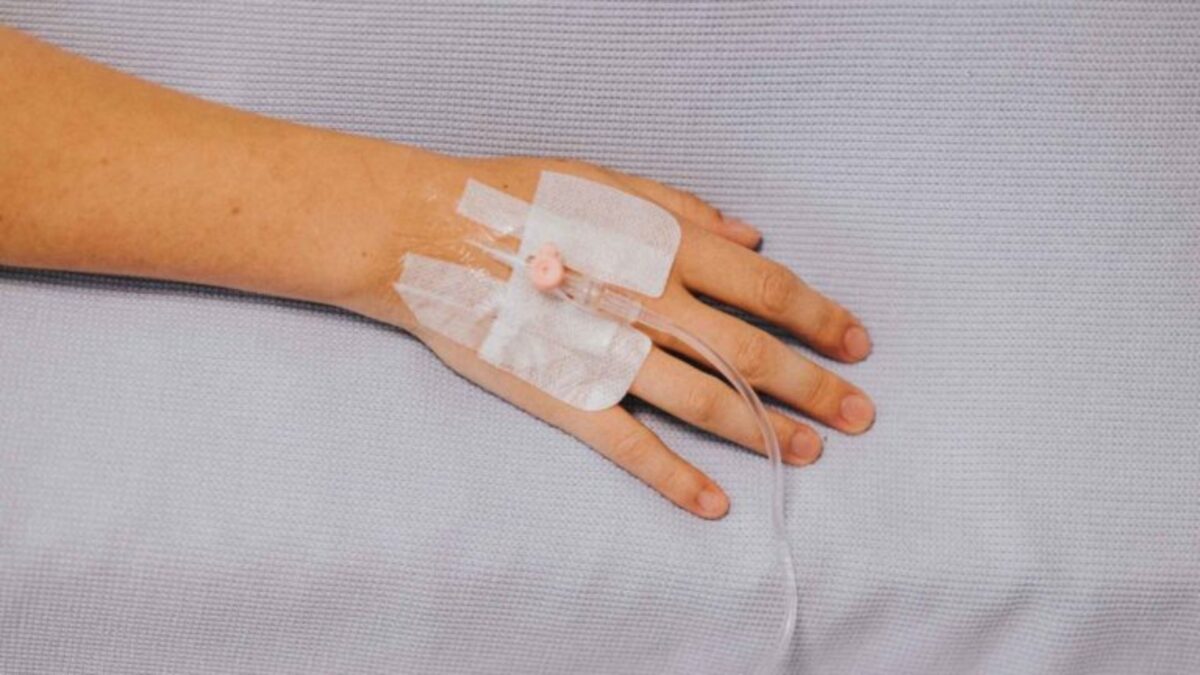 Cómo se inicia el cáncer de ovario en las mujeres con más riesgo