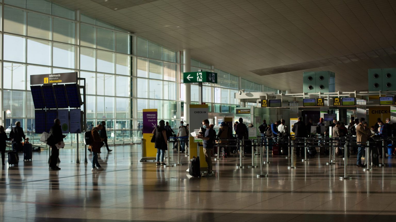 Los aeropuertos de Aena recuperan un 43,6% del tráfico aéreo de 2019
