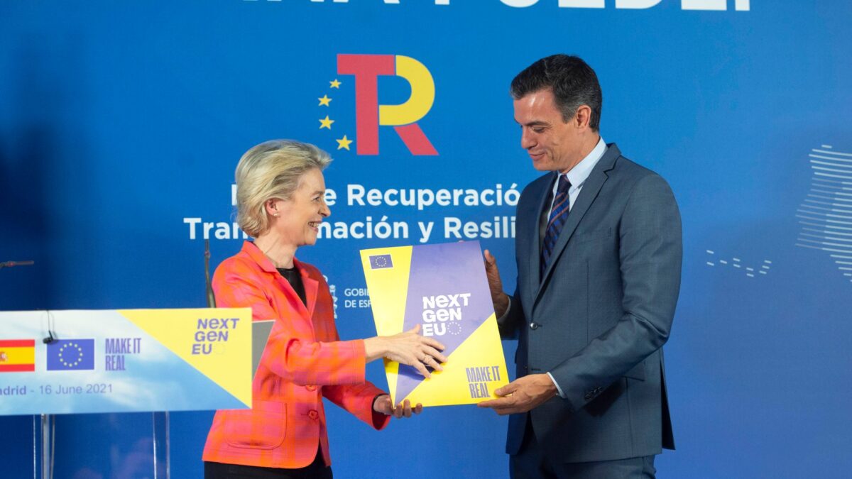 Von der Leyen corrige a Moncloa y desvincula la felicitación al plan de recuperación del reparto de fondos