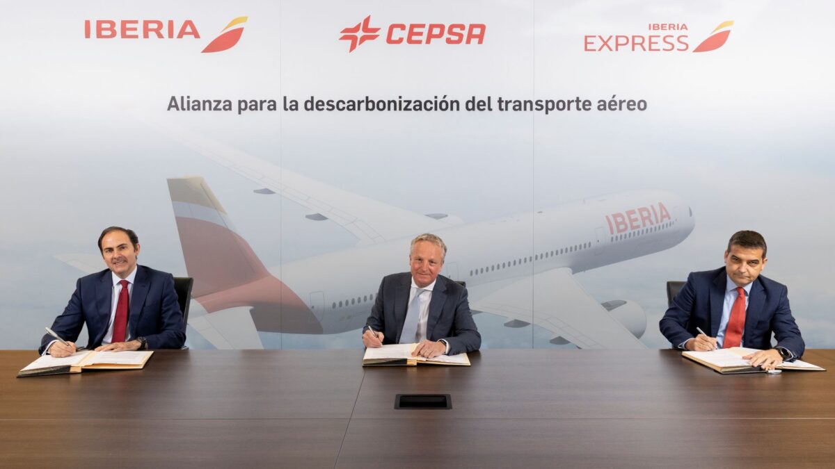 Cepsa competirá con Repsol en el desarrollo de biocombustibles aéreos bajo una alianza con Iberia