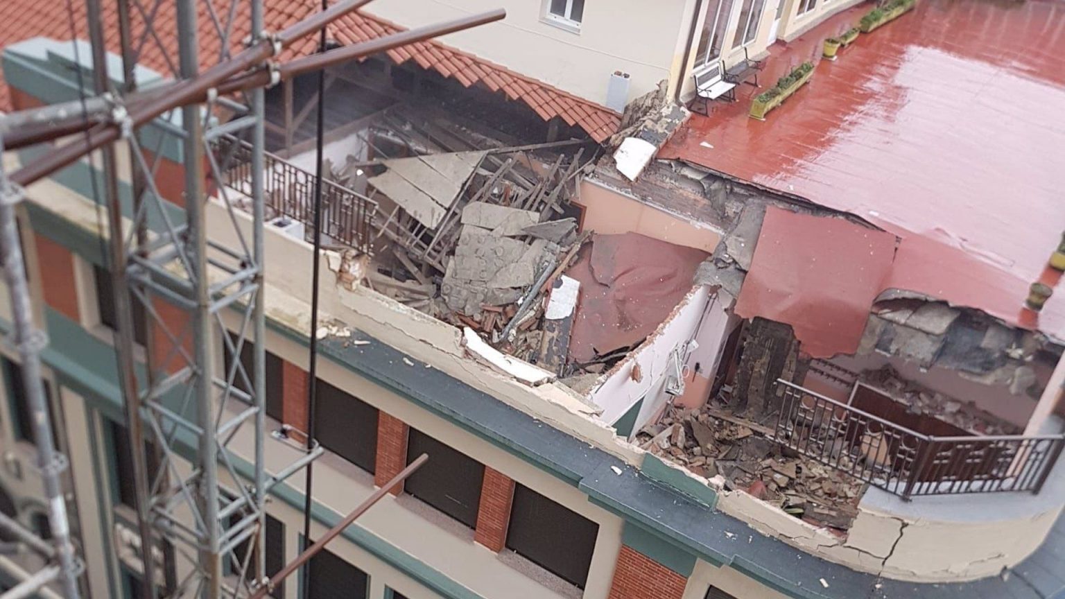 Al menos dos muertos y dos heridos en el derrumbe de un colegio en Gijón