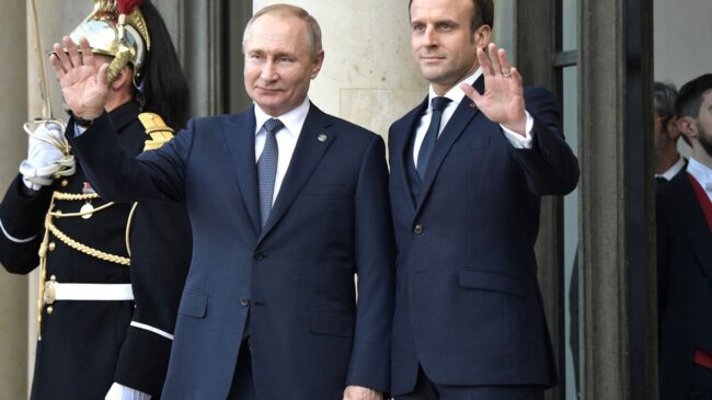 Macron habla con Putin durante una hora para pedirle medidas "verificables" sobre un levantamiento del cerco a Mariúpol
