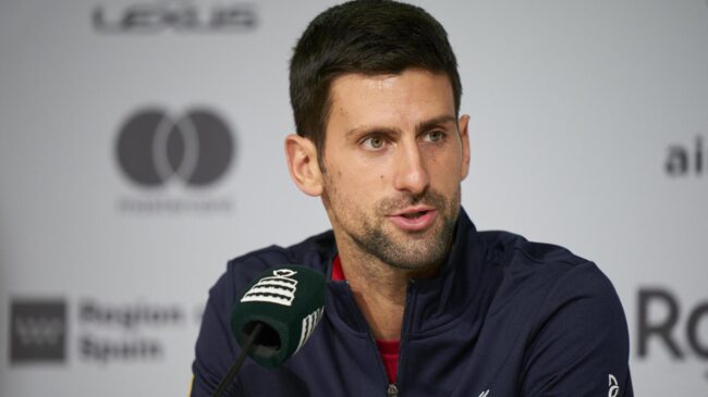 Djokovic denuncia "desinformaciones" de la prensa sobre su actividad en los días previos a dar positivo