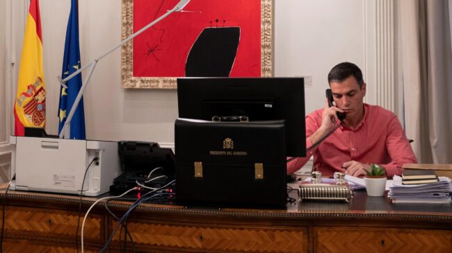 (VÍDEO) Moncloa difunde imágenes de Sánchez monitorizando la crisis con Rusia y las redes se dan un festín