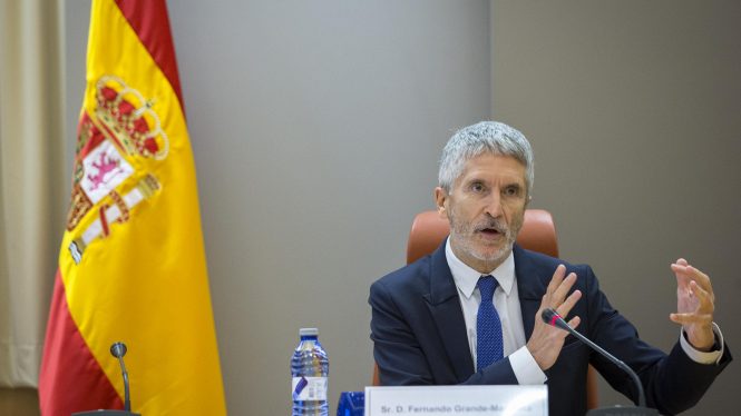 Marlaska incumple su protocolo express antiokupas: los policías denuncian que fue «un bulo»