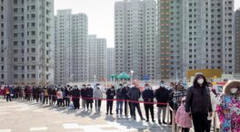 (VÍDEO) La nueva estrategia de China frente al coronavirus: desalojo masivo en Tianjin con destino a campamentos de cuarentena