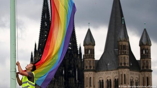 Empleados de la Iglesia católica alemana se reivindican como LGTBI y protestan por su "discriminación" en la institución