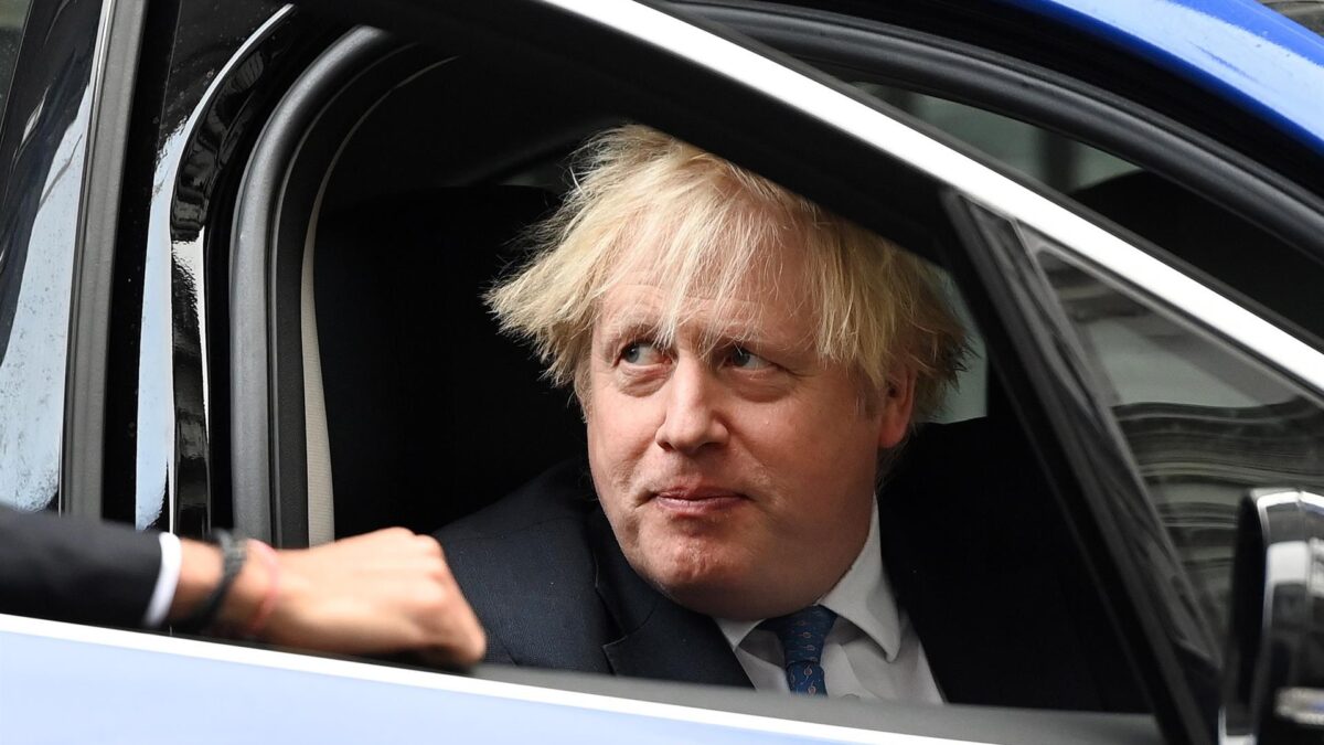Nuevas informaciones cercan a Boris Johnson por una fiesta con alcohol en pleno confinamiento