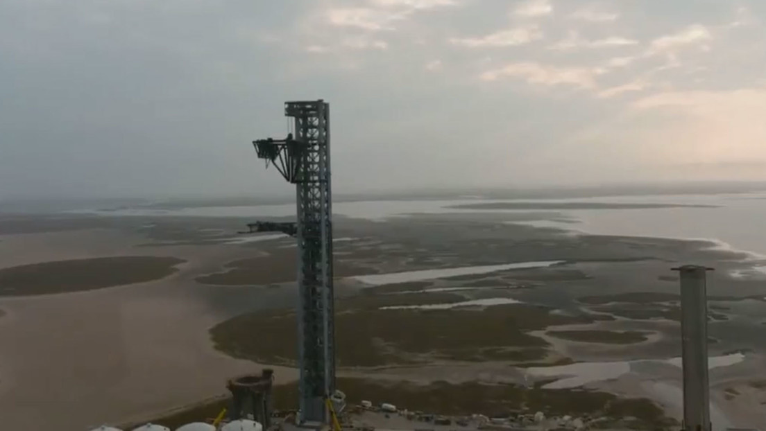 (VÍDEO) Así es la ‘Mechazilla’, la torre de Elon Musk diseñada para atrapar los cohetes y naves de SpaceX