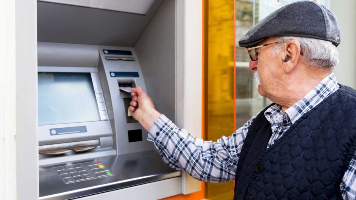 La lucha de los jubilados consigue que la banca se comprometa a trabajar por la inclusión de los mayores