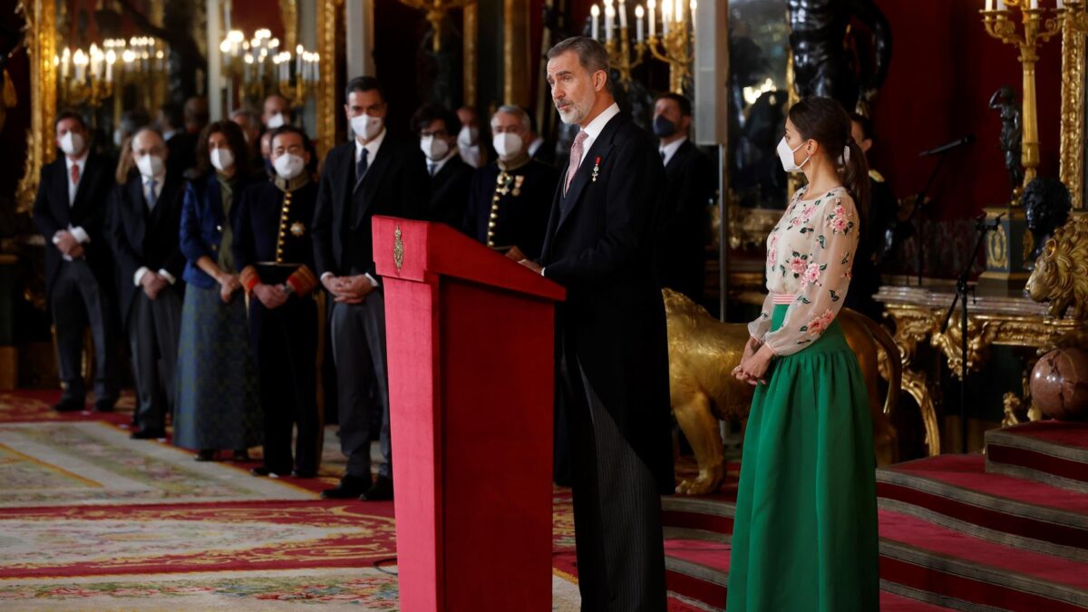 Felipe VI pide a Marruecos «caminar juntos para empezar a materializar» la nueva relación con España