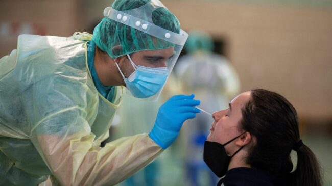 Sanidad eliminará las cuarentenas de coronavirus para casos leves y asintomáticos desde el 28 de marzo