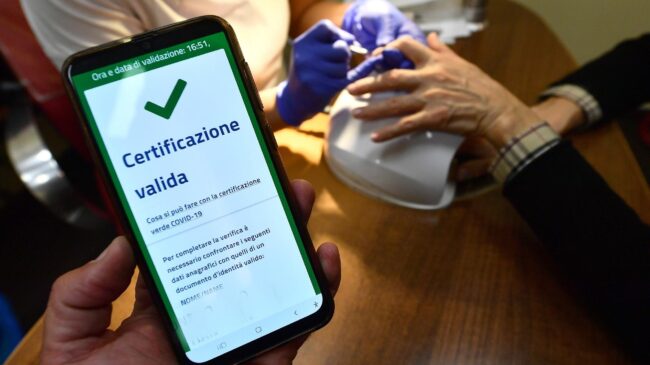 Italia endurece aún más las restricciones contra los no vacunados: a partir de febrero, sólo podrán adquirir bienes esenciales